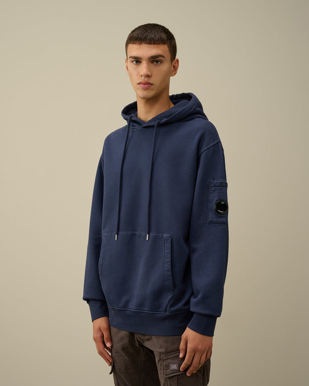 C.P. COMPANY : Brushed and Emerized Diagonal Fleece Lens Hooded Sweatshirt bleu - Lothaire