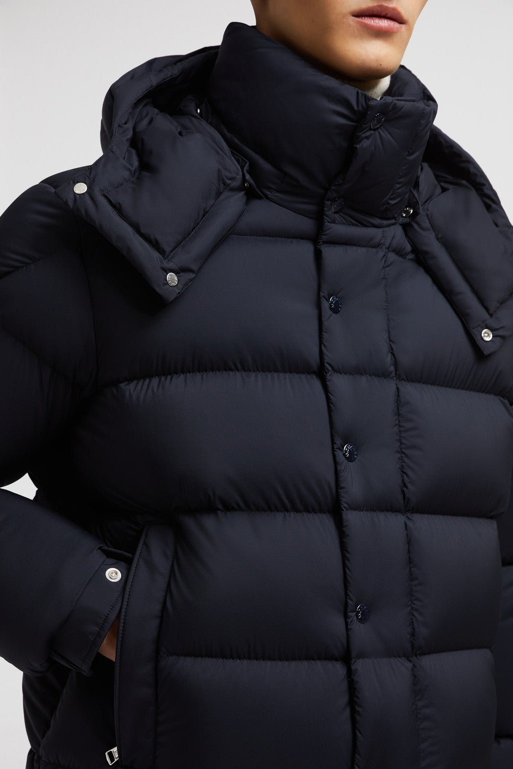 MONCLER - DOUDOUNE COURTE À CAPUCHE VEZERE Marine - Lothaire