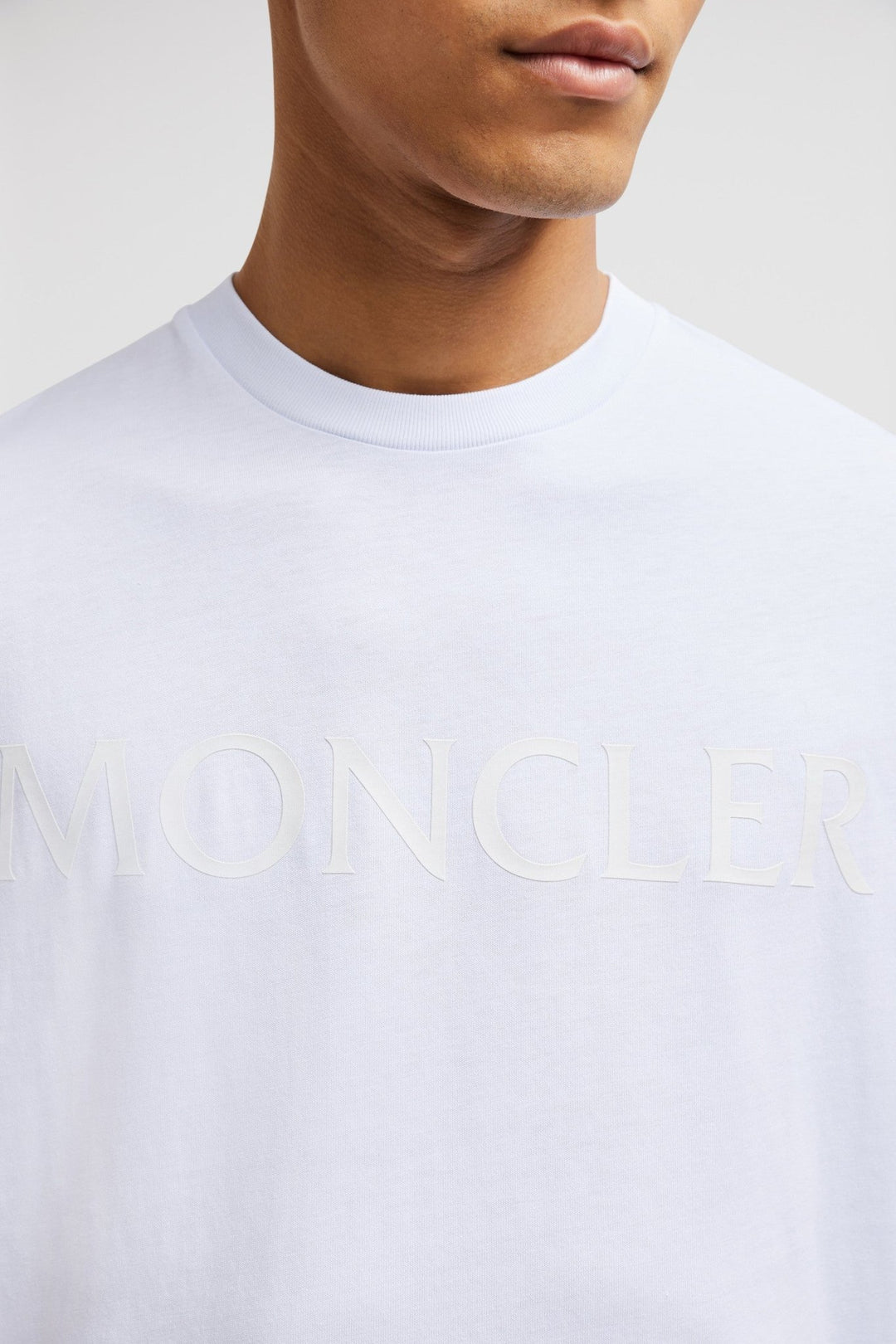 Moncler - T Shirt white poche sur épaule - Lothaire