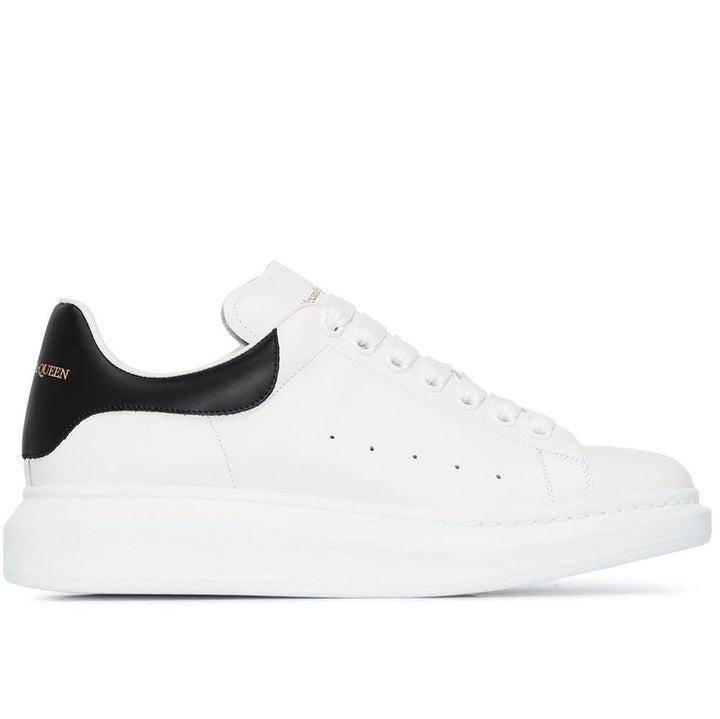 Alexander McQueen Baskets oversized en cuir blanc/noir - Lothaire boutiques